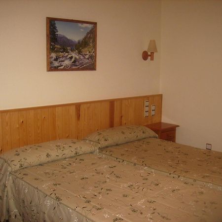Hostal Pernalle Erill la Vall Buitenkant foto
