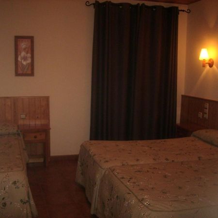 Hostal Pernalle Erill la Vall Buitenkant foto
