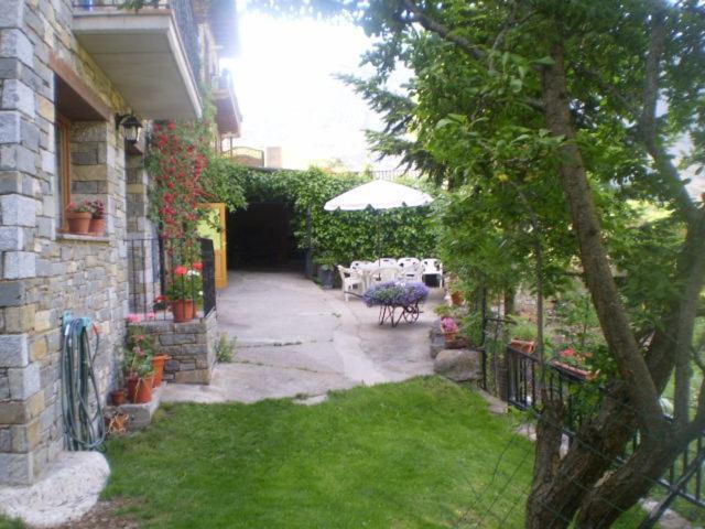 Hostal Pernalle Erill la Vall Buitenkant foto