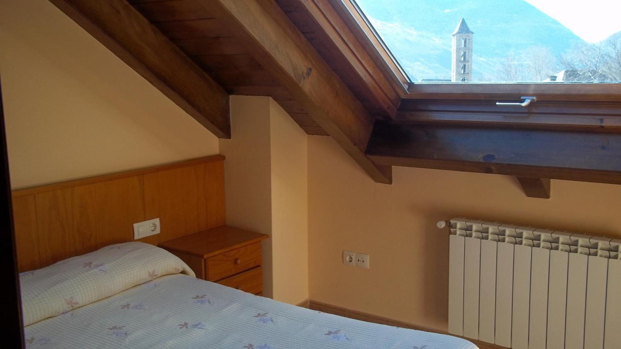 Hostal Pernalle Erill la Vall Buitenkant foto