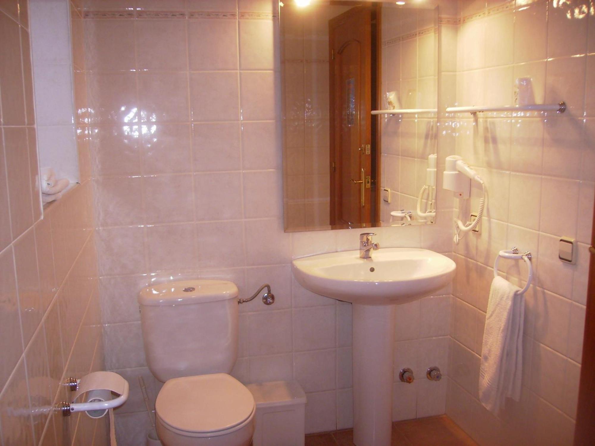 Hostal Pernalle Erill la Vall Buitenkant foto
