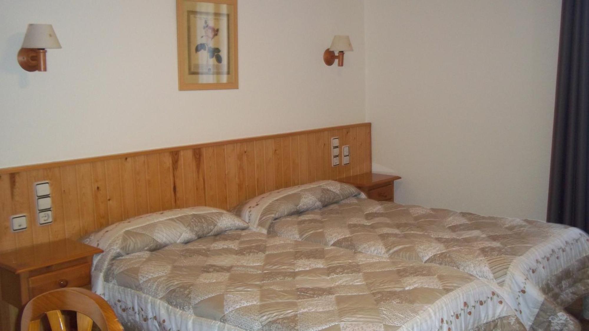 Hostal Pernalle Erill la Vall Buitenkant foto