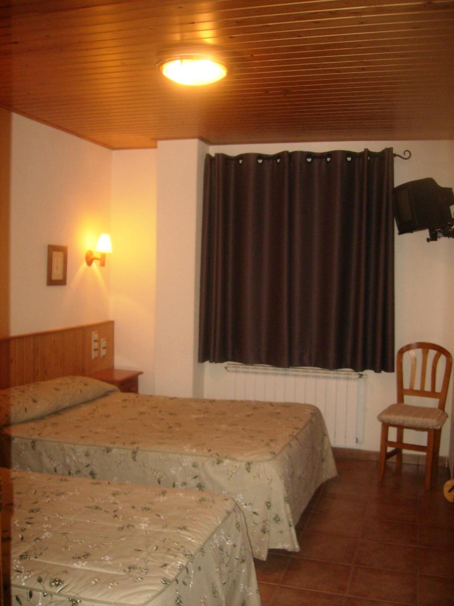 Hostal Pernalle Erill la Vall Buitenkant foto