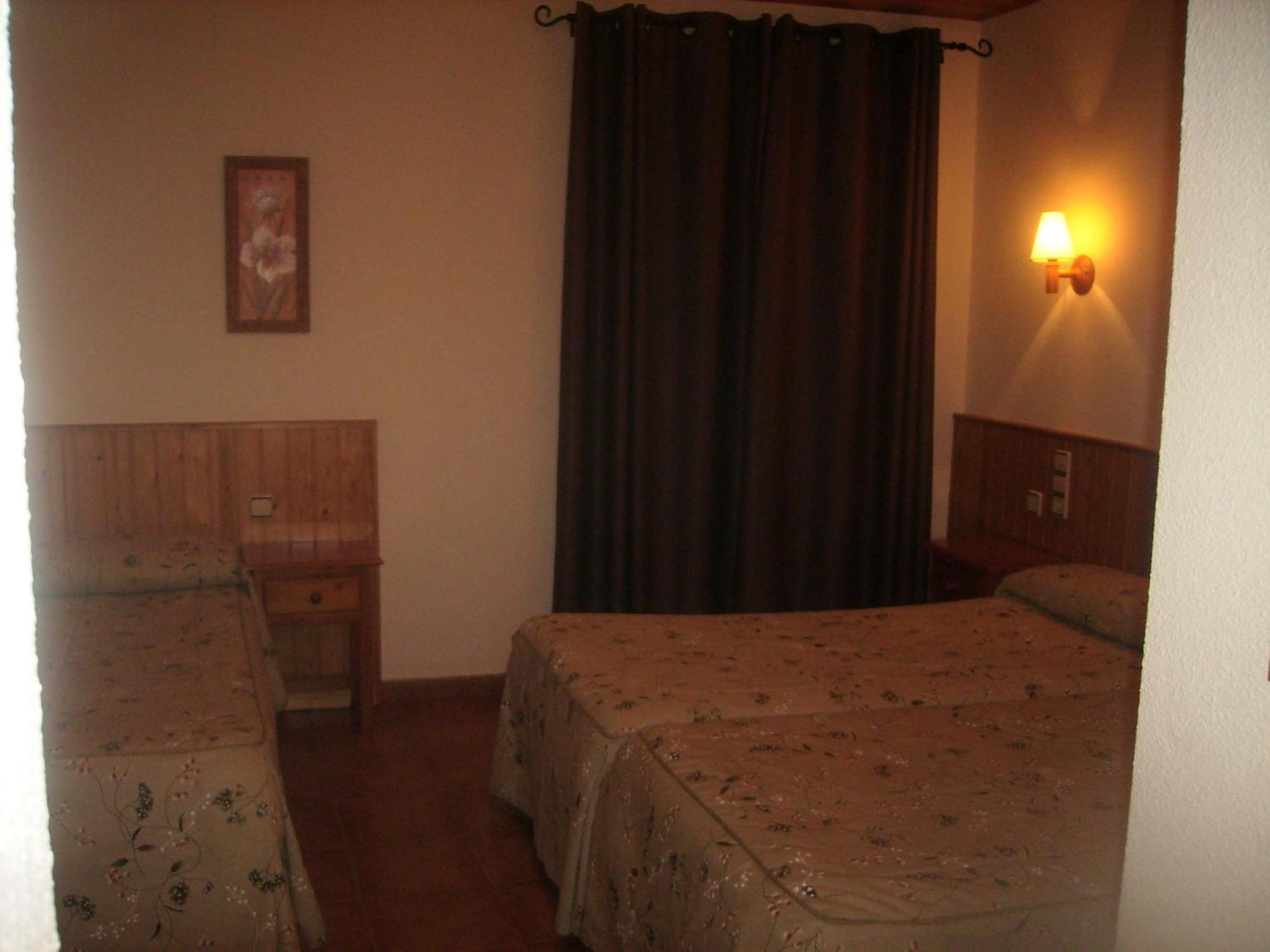Hostal Pernalle Erill la Vall Buitenkant foto