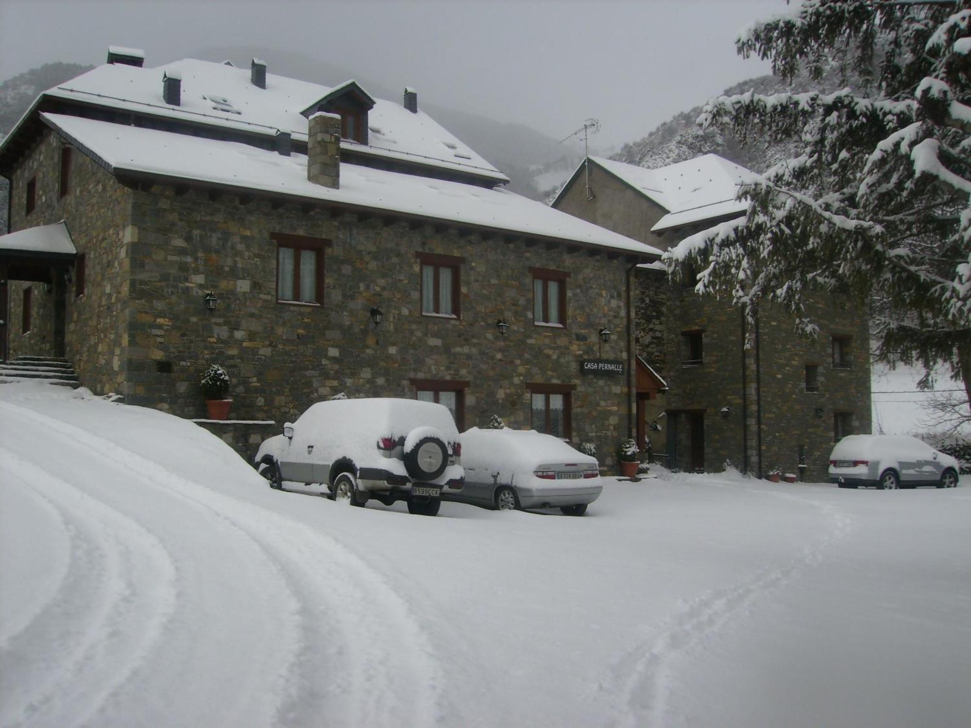 Hostal Pernalle Erill la Vall Buitenkant foto