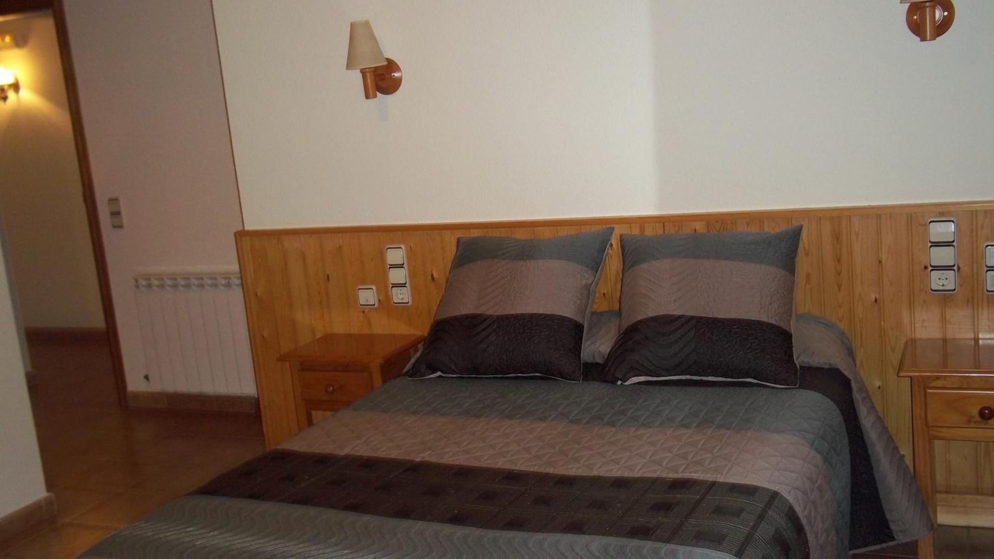 Hostal Pernalle Erill la Vall Buitenkant foto