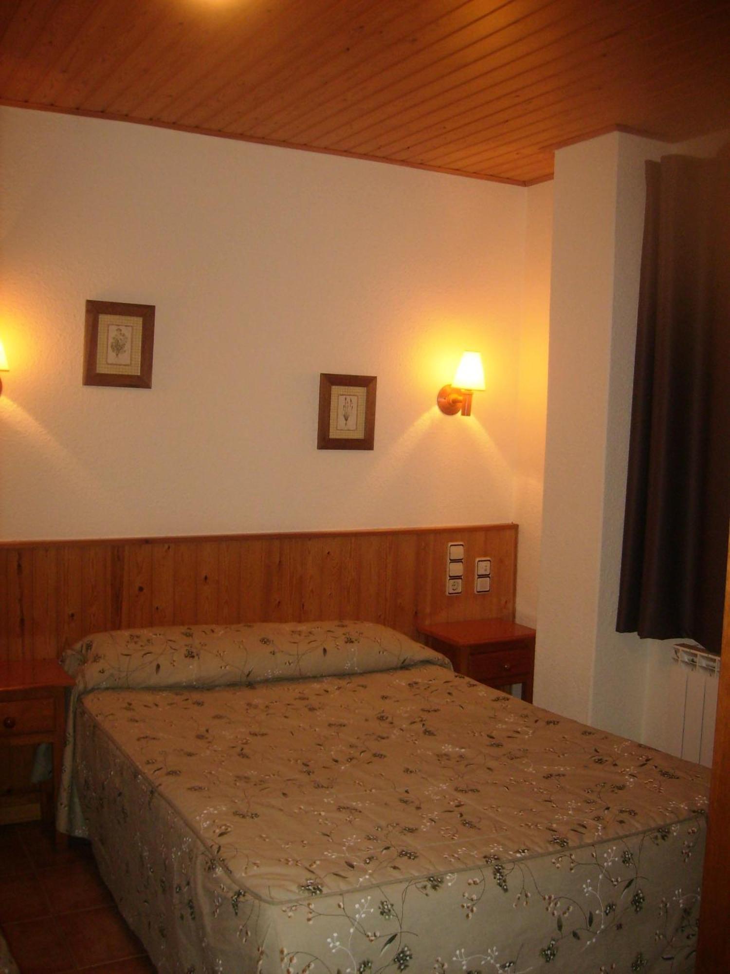 Hostal Pernalle Erill la Vall Buitenkant foto