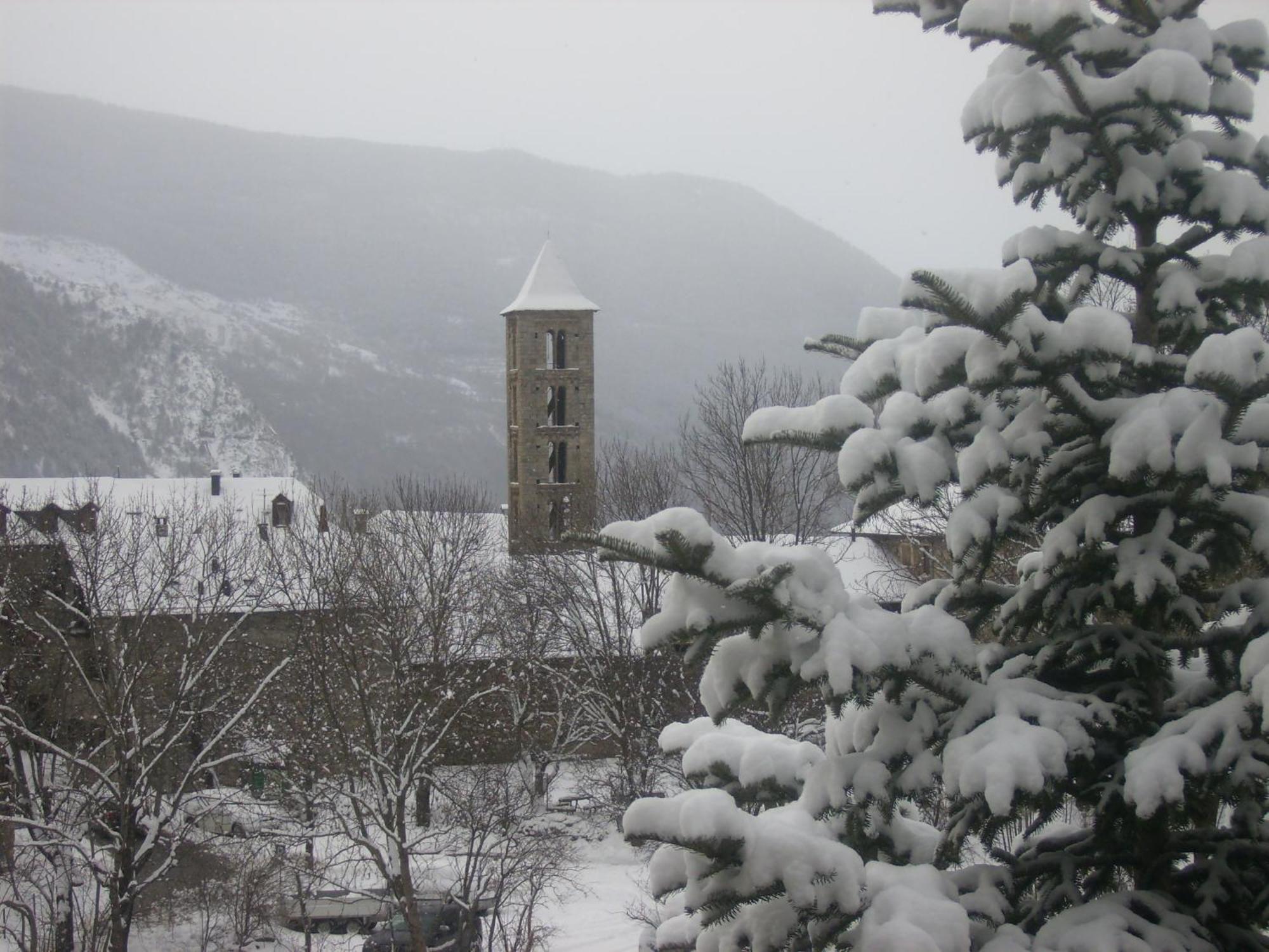 Hostal Pernalle Erill la Vall Buitenkant foto