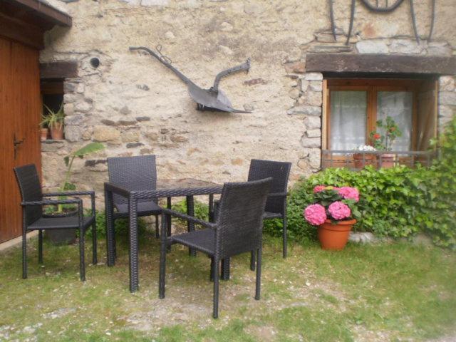 Hostal Pernalle Erill la Vall Buitenkant foto