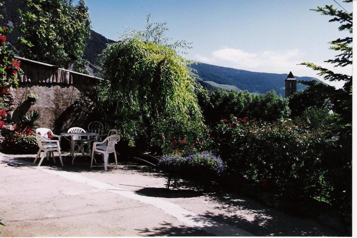 Hostal Pernalle Erill la Vall Buitenkant foto