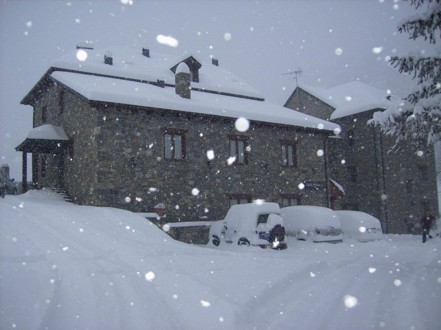 Hostal Pernalle Erill la Vall Buitenkant foto