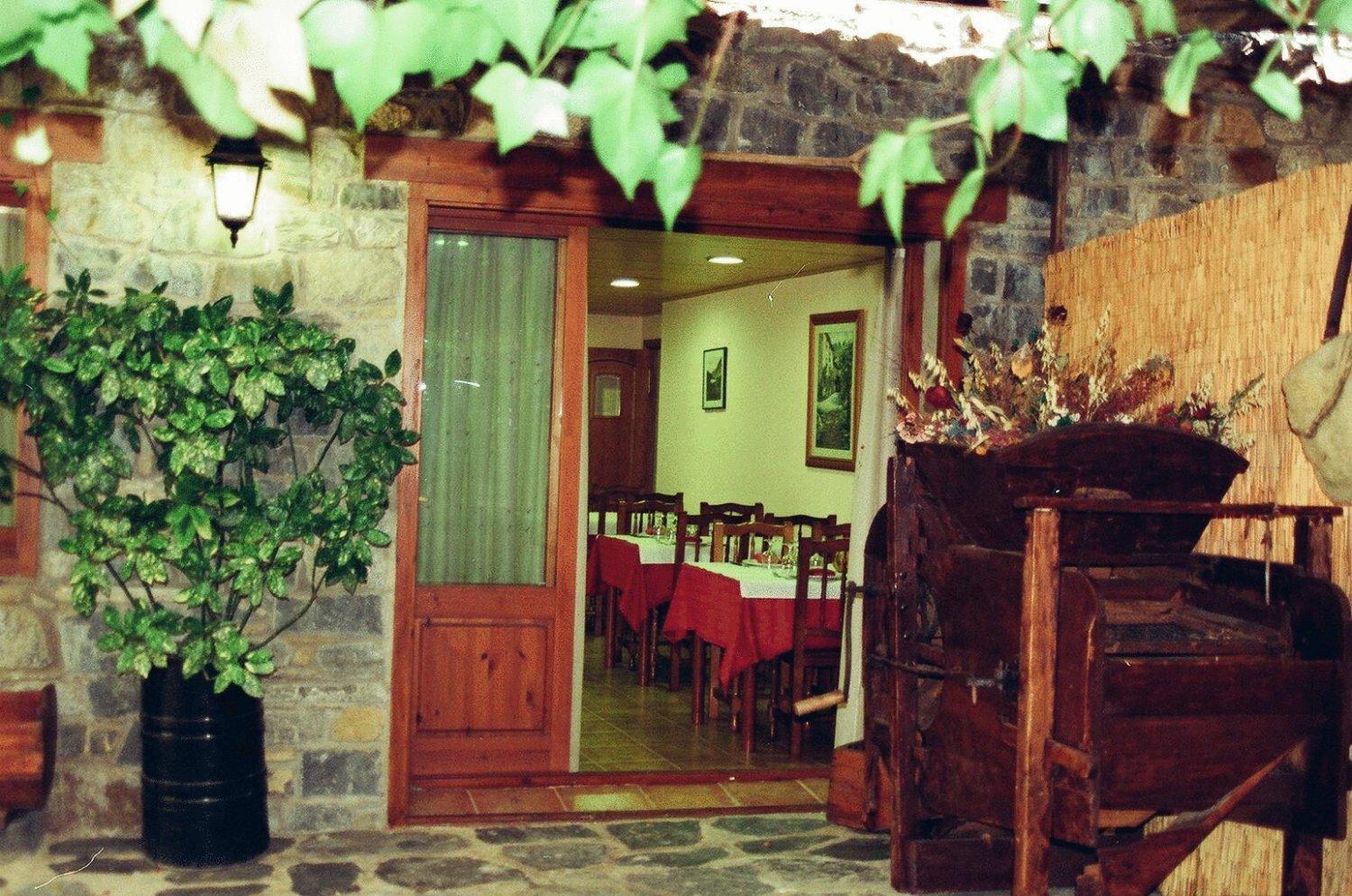 Hostal Pernalle Erill la Vall Buitenkant foto