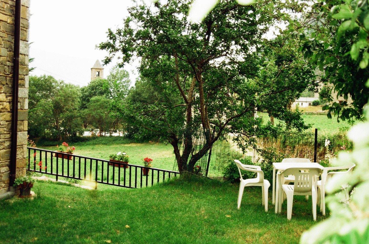 Hostal Pernalle Erill la Vall Buitenkant foto