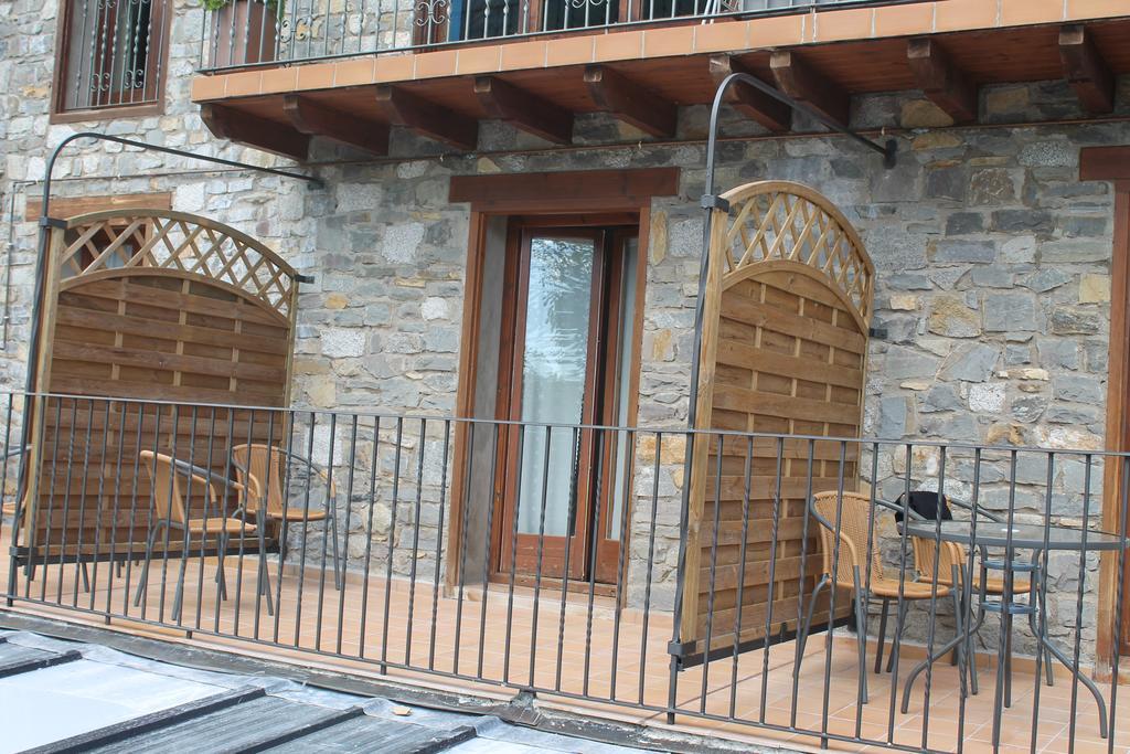 Hostal Pernalle Erill la Vall Buitenkant foto